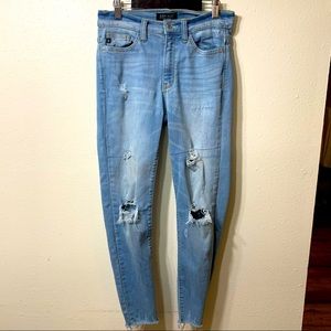 Judy Blue Mid-Rise Distressed Skinny Jeans Light Wash Size 1/25 Raw Hem